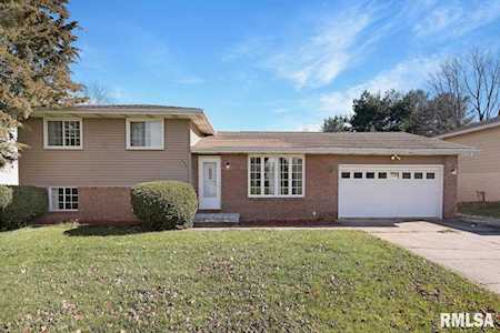 204 Cloverfield Dr Chillicothe, IL 61523
