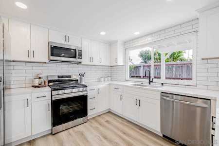 3775 Carnegie Dr Oceanside, CA 92056