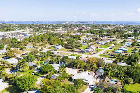 3075 NE Lake Avenue Jensen Beach, FL 34957