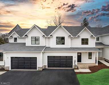 32 Park West Dr Mountainside Boro, NJ 07092