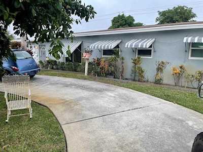 627 W Ilex Drive Lake Park, FL 33403