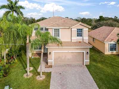 717 SW 117th Ave Pembroke Pines, FL 33025