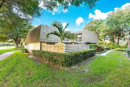 530 5th Terrace Palm Beach Gardens, FL 33418