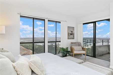 2600 E Panorama Dr #302 Signal Hill, CA 90755