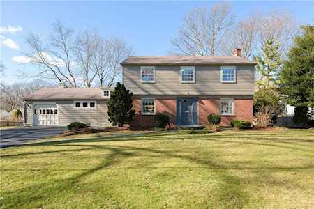 8 Stratford Rd Barrington, RI 02806