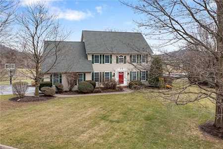2055 Sherbrooke Dr Bethlehem, PA 18015