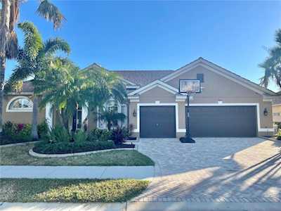 7621 Camden Harbour Dr Bradenton, FL 34212
