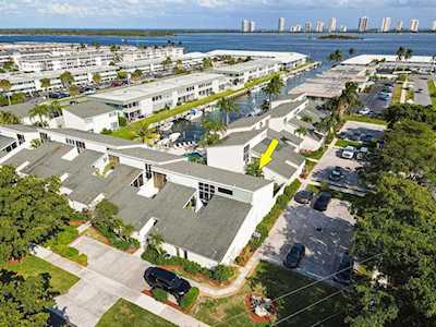 118 Castlewood Drive Drive #129 North Palm Beach, FL 33408