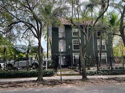 3245 Virginia St #16 Miami, FL 33133