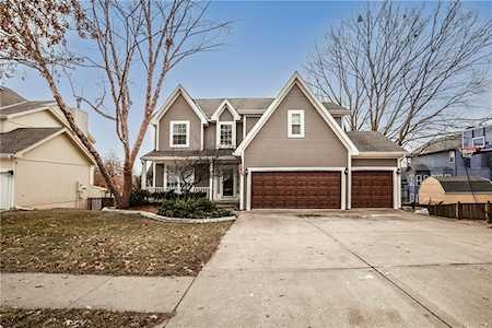 1005 Aspen Dr Smithville, MO 64089