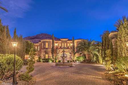 2 Grand Anacapri Dr Henderson, NV 89011