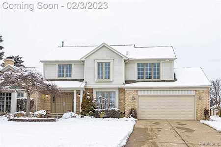 20408 Ellen Dr Livonia, MI 48152