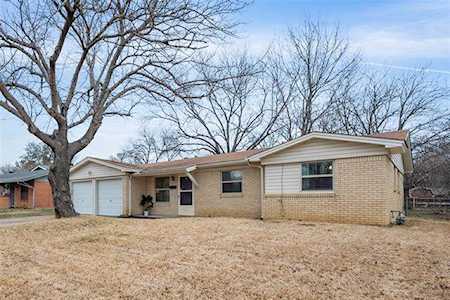 208 NW Jayellen Avenue Burleson, TX 76028