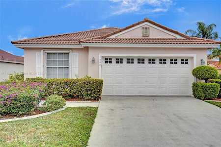 1060 NW 190th Ave Pembroke Pines, FL 33029