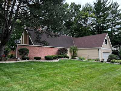 40 Mockingbird Ln Oak Brook, IL 60523