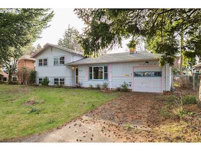 4848 SE Fieldcrest DR Milwaukie, OR 97222