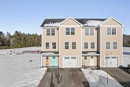 14 Waterford Dr Raymond, NH 03077