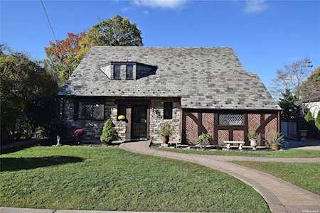 47-20 Hanford Street Douglaston, NY 11362