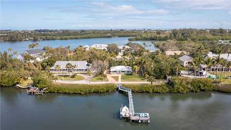226 Indian River Dr Vero Beach, FL 32963