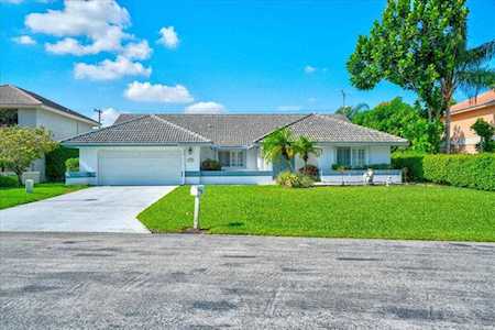 19 Aspen Court Boynton Beach, FL 33436