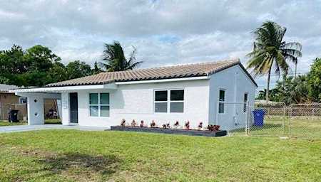 2481 SW 7th St Fort Lauderdale, FL 33312