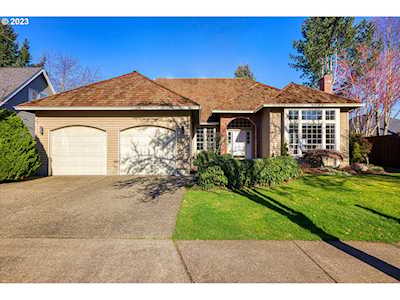 4885 SW Natchez ST Tualatin, OR 97062