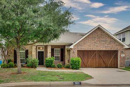 2821 Fox Creek Trail Arlington, TX 76017