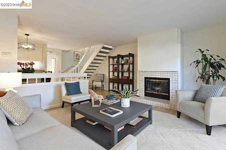 2555 Groveview Drive Richmond, CA 94806
