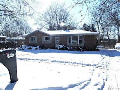 14474 Swanee Beach Dr Fenton, MI 48430