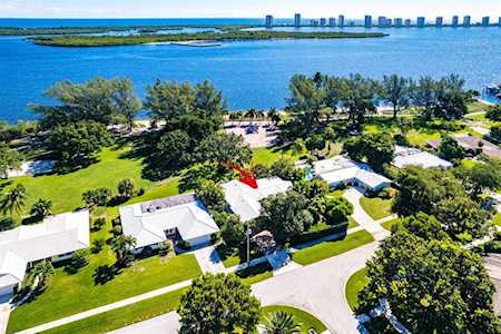 648 Lakeside Drive North Palm Beach, FL 33408
