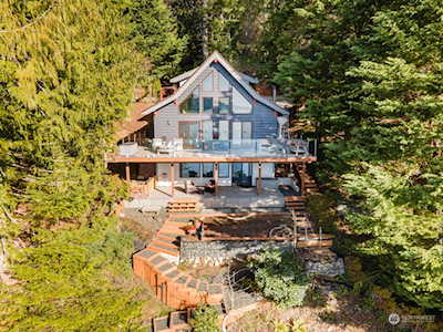 160 N Lakeshore Place Hoodsport, WA 98548