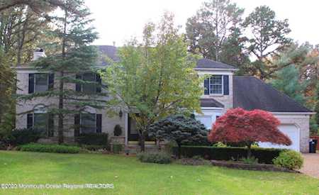 8 Overlook Dr Jackson, NJ 08527