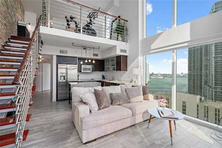 41 SE 5th St #1302 Miami, FL 33131
