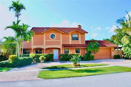 6381 Falconsgate Ave Davie, FL 33331