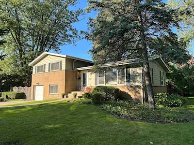 628 Appletree Ct Deerfield, IL 60015