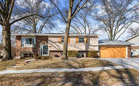 4785 Villa Knoll Dr St Louis, MO 63128