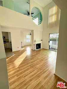 11230 Peach Grove St #305 North Hollywood, CA 91601