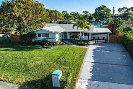 702 SW 27th Terrace Boynton Beach, FL 33435