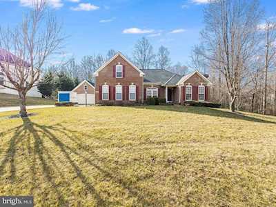 6629 Olga Ln Manassas, VA 20112