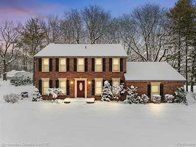5199 Aintree Rochester, MI 48306