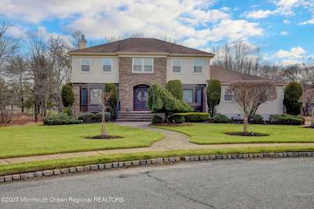 14 Nancy Rd Marlboro, NJ 07746