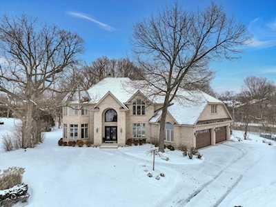 9 Arcadia Ct Burr Ridge, IL 60527