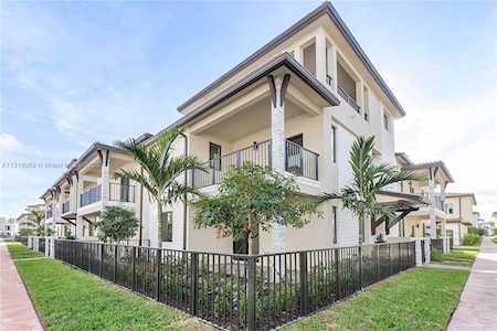 4572 NW 83rd Pkwy Doral, FL 33166