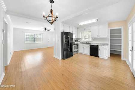 2428 E 16th St Panama City, FL 32405
