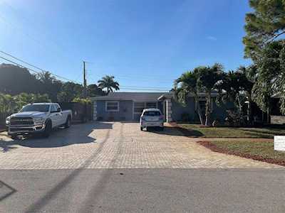 421 Inglewood Drive Palm Springs, FL 33461