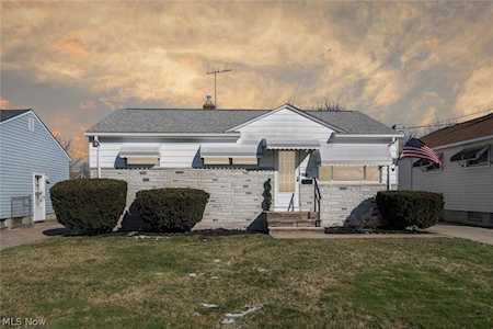 15932 Ashland Dr Brook Park, OH 44142