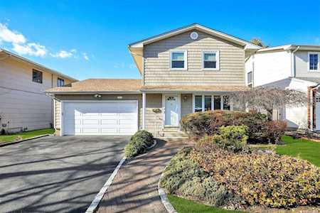 142 Soundview Drive Port Washington, NY 11050