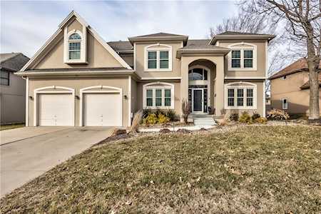 3832 SW Boulder Dr Lee's Summit, MO 64082
