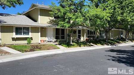 828 Woodglen Dr Apt 5 Sparks, NV 89434-3968