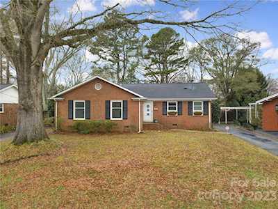 6814 Starcrest Dr Charlotte, NC 28210